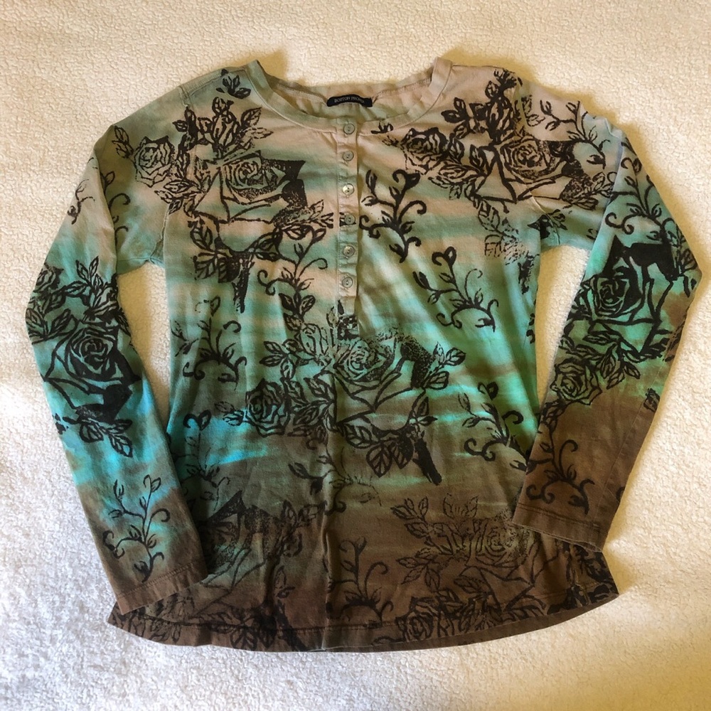 Multicolored long sleeve, with patterned flowers